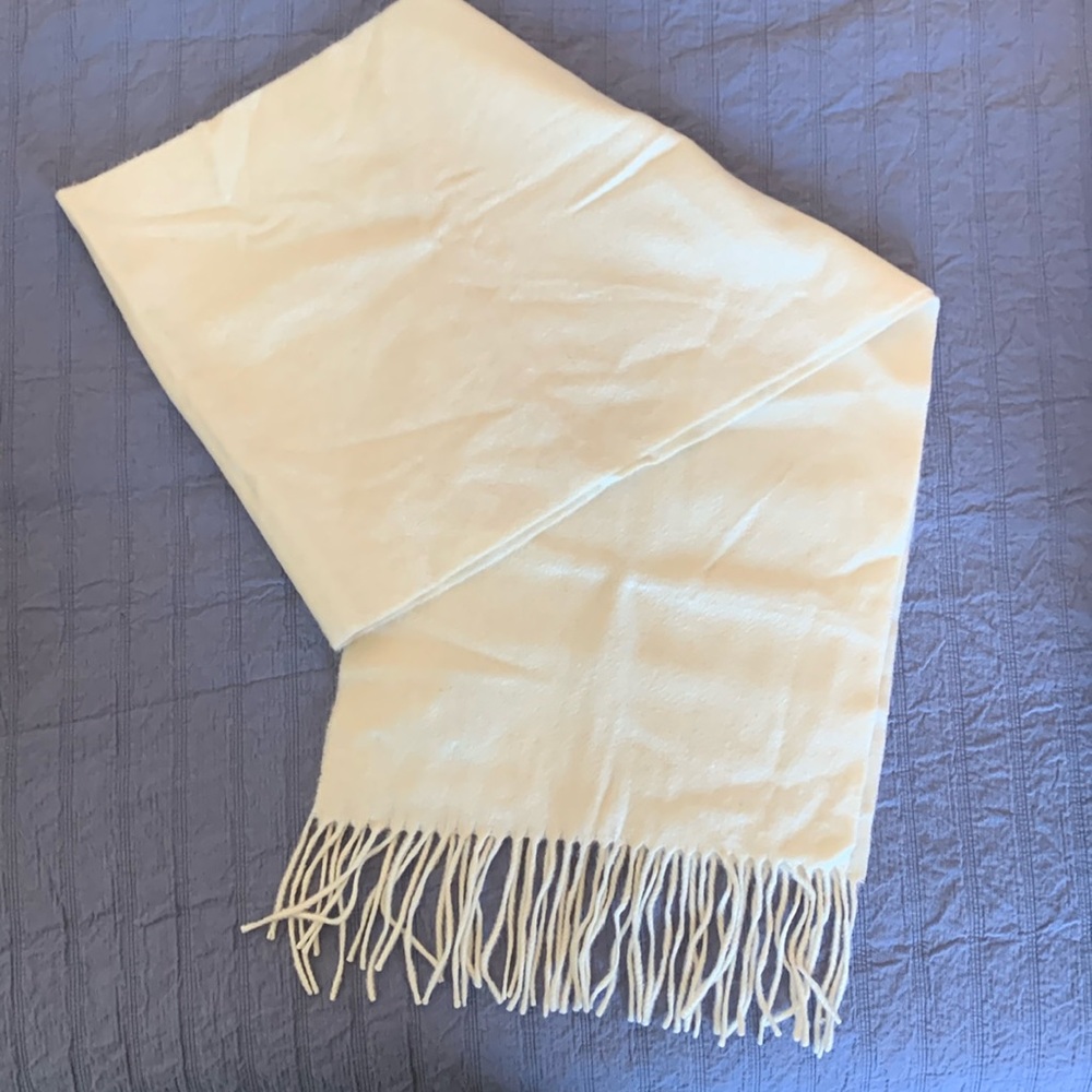 NWT Gorgeous 100% Cashmere Winter White Scarf from Nordstrom